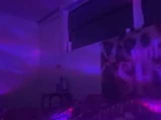 WHO LOVES FEET live cam preview