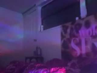WHO LOVES FEET live cam preview