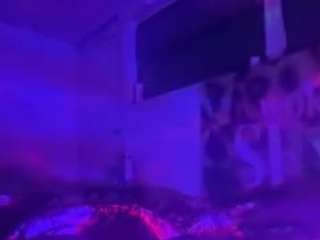 WHO LOVES FEET live cam preview