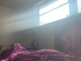 WHO LOVES FEET