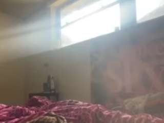 WHO LOVES FEET
