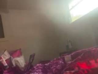 WHO LOVES FEET