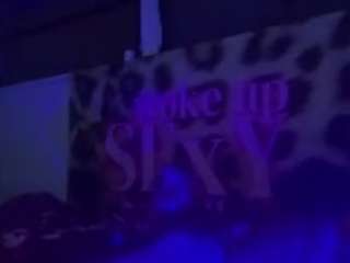 WHO LOVES FEET live cam preview