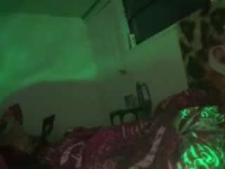 WHO LOVES FEET live cam preview