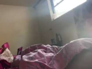 WHO LOVES FEET live cam preview