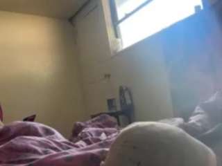 WHO LOVES FEET