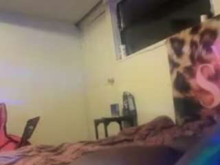 WHO LOVES FEET live cam preview
