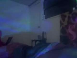 WHO LOVES FEET live cam preview