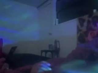 WHO LOVES FEET live cam preview