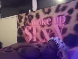 WHO LOVES FEET live cam preview