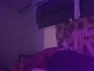 WHO LOVES FEET live cam preview