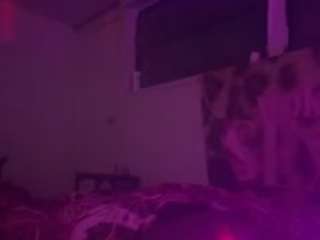 WHO LOVES FEET live cam preview