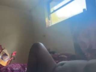 WHO LOVES FEET live cam preview