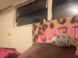 WHO LOVES FEET live cam preview