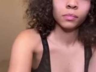 le modèle kayaniwoodsxxx est en webcam porno dans un show sur le site camsoda, il possède les tags suivants: amateur,full nudity,wet,toys,tease,tattoos,strip,spank,solo,sexy,pussy,no smoking,natural,lush,lovense,ass,lingerie,fingers,black,ass clapping