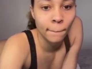 kayaniwoodsxxx webcam