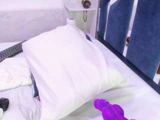 veronicaryan's CamSoda show and profile