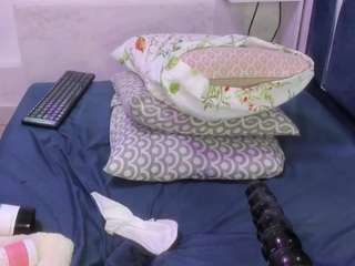 veronicaryan's CamSoda show and profile