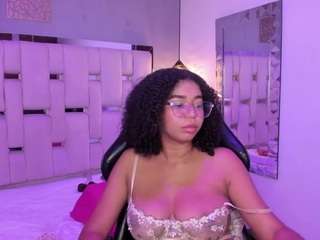 milahall's CamSoda show and profile