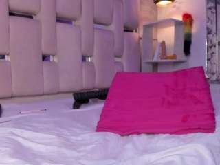 milahall's CamSoda show and profile