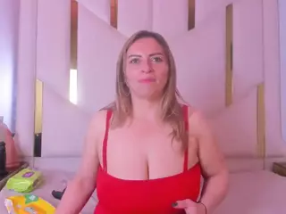Adara89's Live Sex Cam Show