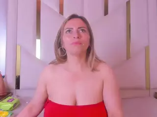 Adara89's Live Sex Cam Show