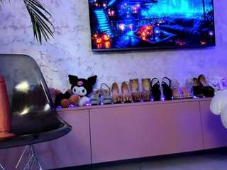 Yanamiana's cam show statistics and live stream