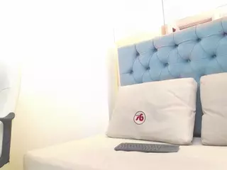 Chloe-Brow's Live Sex Cam Show