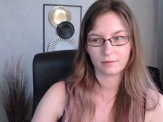 emmatease94's CamSoda show and profile