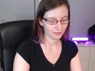 emmatease94's CamSoda show and profile