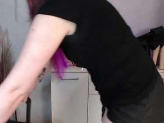 emmatease94's CamSoda show and profile