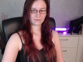 emmatease94's CamSoda show and profile