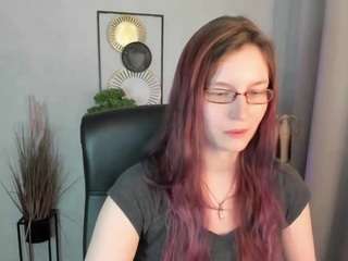 emmatease94's CamSoda show and profile