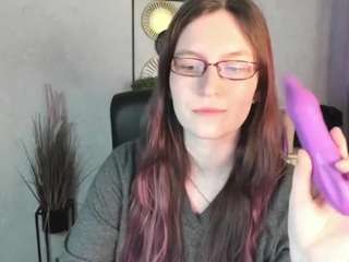 emmatease94's CamSoda show and profile