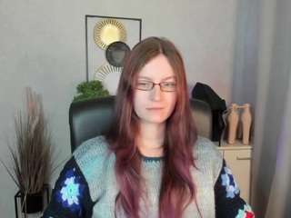 emmatease94's CamSoda show and profile