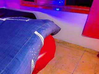 vanessa-hilttom's CamSoda show and profile