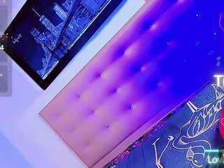 vanessa-hilttom live cam profile