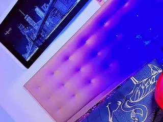 vanessa-hilttom live cam profile