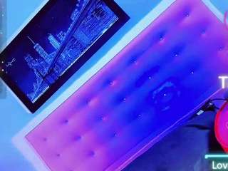 vanessa-hilttom live cam profile