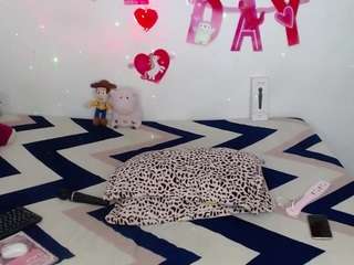 zoe-n, female webcam model,  years old, on live webcam