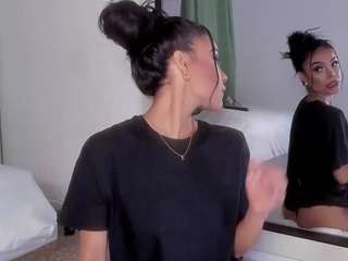 blackandwhiite's CamSoda show and profile