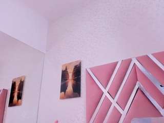 miaquevedo live cam profile