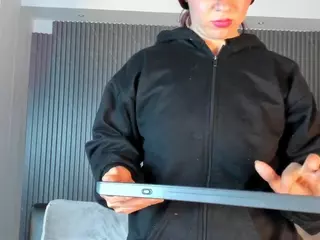 Millyy-Bakerr's Live Sex Cam Show