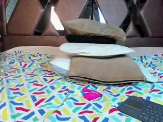 Millyy-Bakerr's Live Sex Cam Show