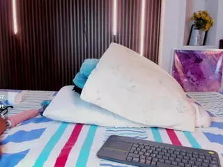 Millyy-Bakerr's Live Sex Cam Show