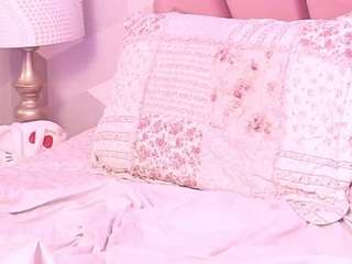 Live cam show with KylieMonet