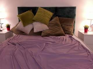 missAngellinaA live cam — average, black hair, toys