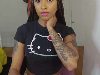 yazminroyal webcam model