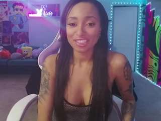 yazminroyal live cam profile