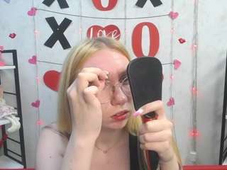 beatricefly's CamSoda show and profile